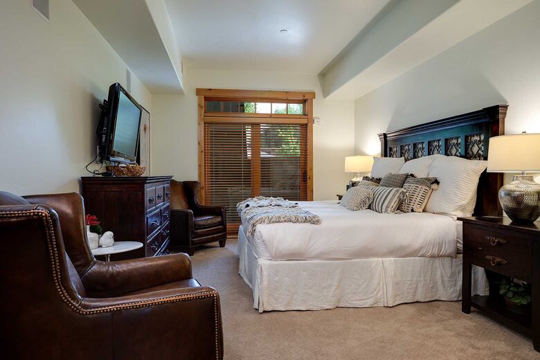 Bear Lodge Cozy Condo with a Hot Tub - Steamboat Springs, Colorado