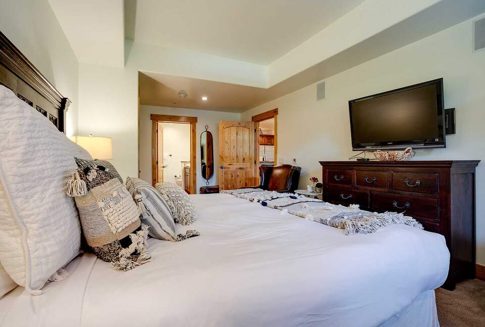 Bear Lodge Cozy Condo with a Hot Tub - Steamboat Springs, Colorado