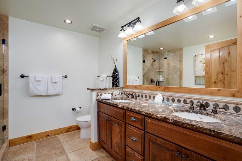 Bear Lodge Cozy Condo with a Hot Tub - Steamboat Springs, Colorado