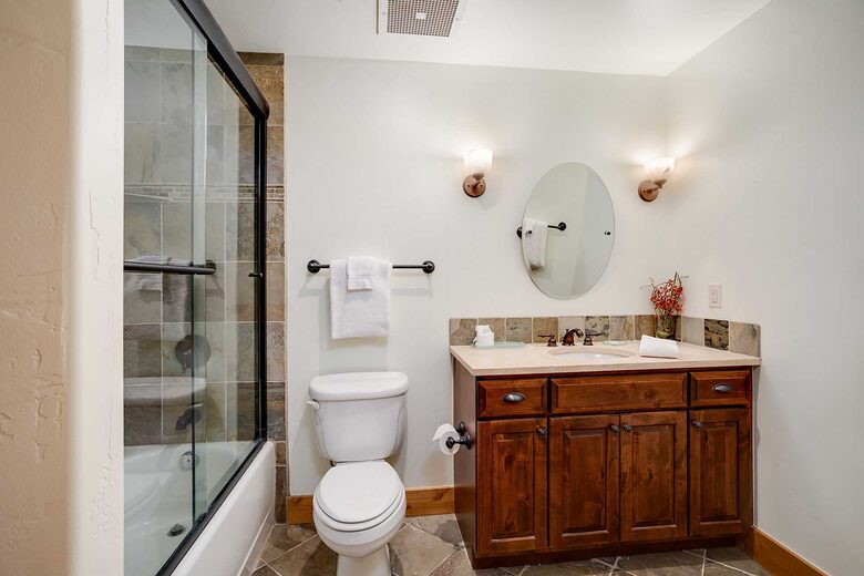 Bear Lodge Cozy Condo with a Hot Tub - Steamboat Springs, Colorado