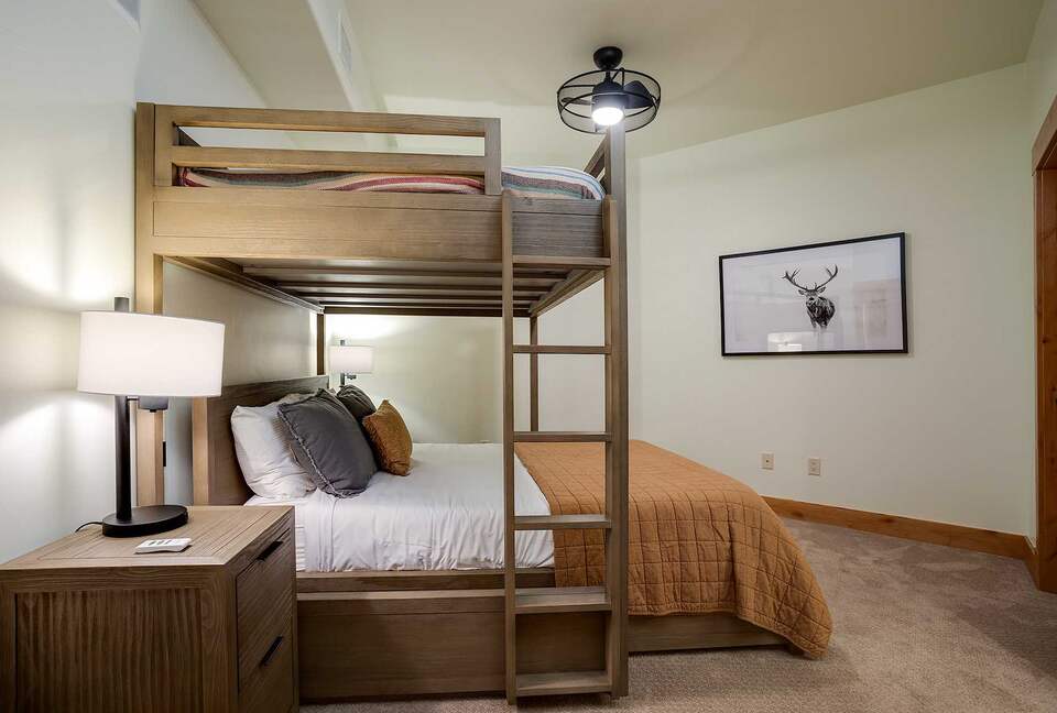 Bear Lodge Cozy Condo with a Hot Tub - Steamboat Springs, Colorado