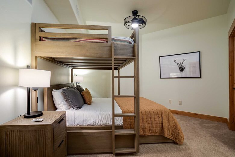 Bear Lodge Cozy Condo with a Hot Tub - Steamboat Springs, Colorado