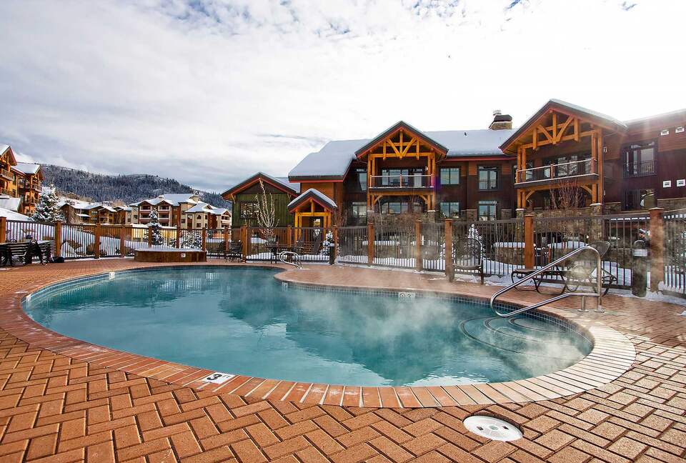 Bear Lodge Cozy Condo with a Hot Tub - Steamboat Springs, Colorado