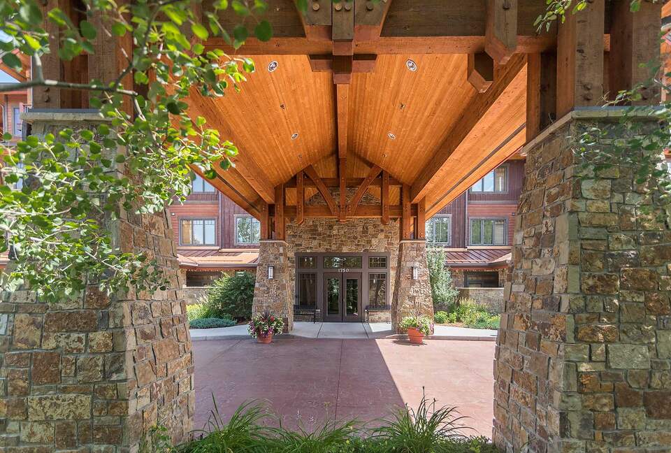 Bear Lodge Cozy Condo with a Hot Tub - Steamboat Springs, Colorado