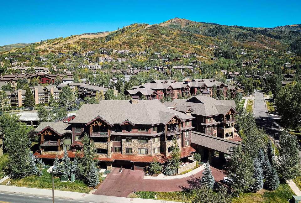 Bear Lodge Cozy Condo with a Hot Tub - Steamboat Springs, Colorado