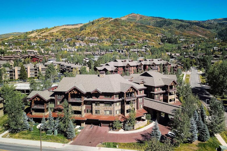Bear Lodge Cozy Condo with a Hot Tub - Steamboat Springs, Colorado