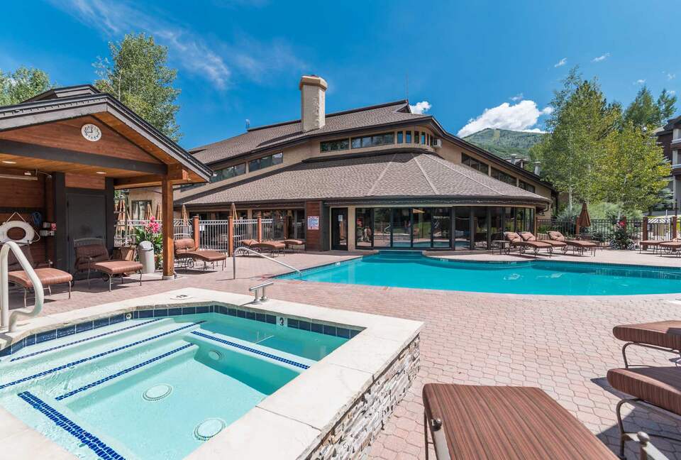 Bear Lodge Cozy Condo with a Hot Tub - Steamboat Springs, Colorado