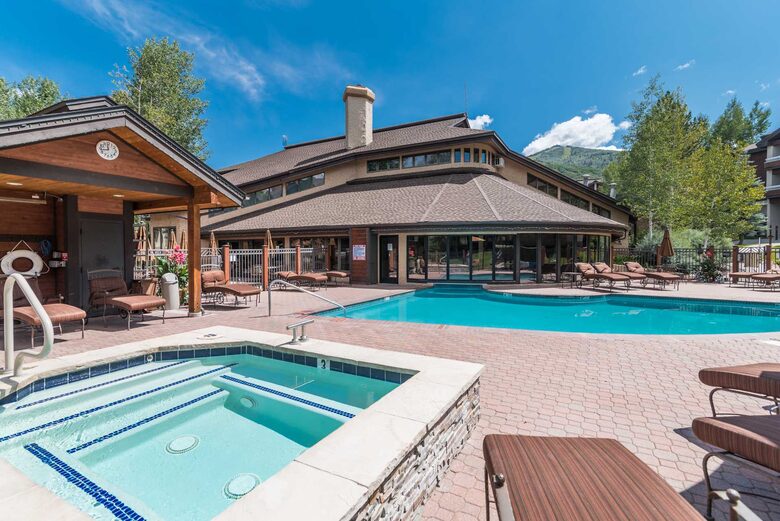 Bear Lodge Cozy Condo with a Hot Tub - Steamboat Springs, Colorado