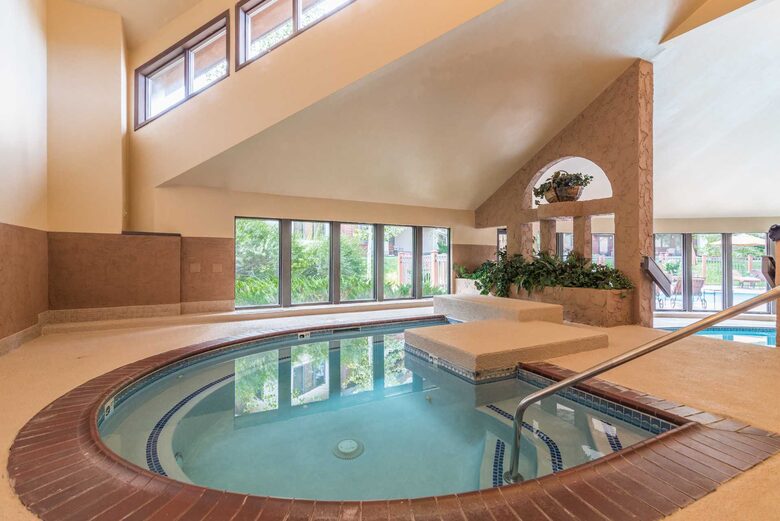 Bear Lodge Cozy Condo with a Hot Tub - Steamboat Springs, Colorado