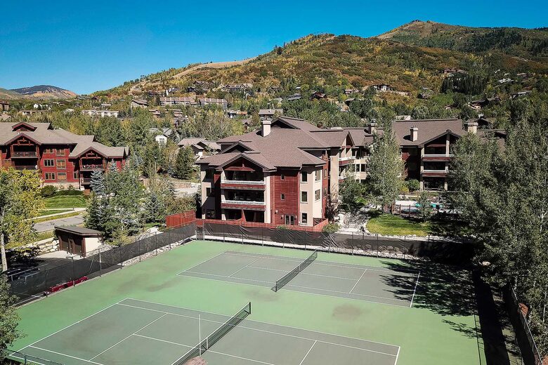 Bear Lodge Cozy Condo with a Hot Tub - Steamboat Springs, Colorado