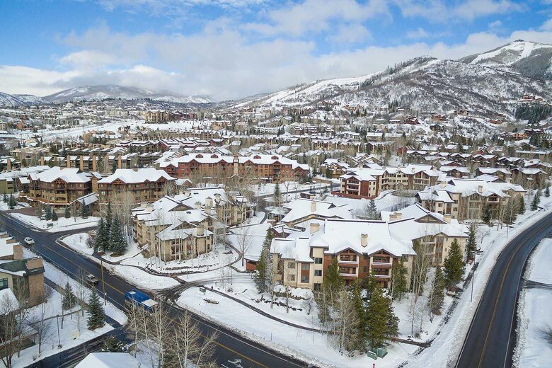 Bear Lodge Cozy Condo with a Hot Tub - Steamboat Springs, Colorado