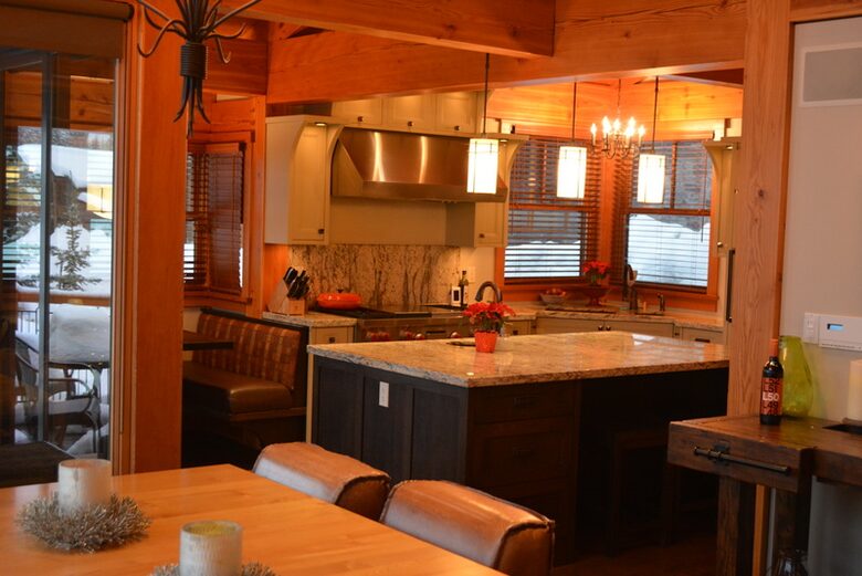 Sun Peaks Chalet - Sun Peaks, Canada