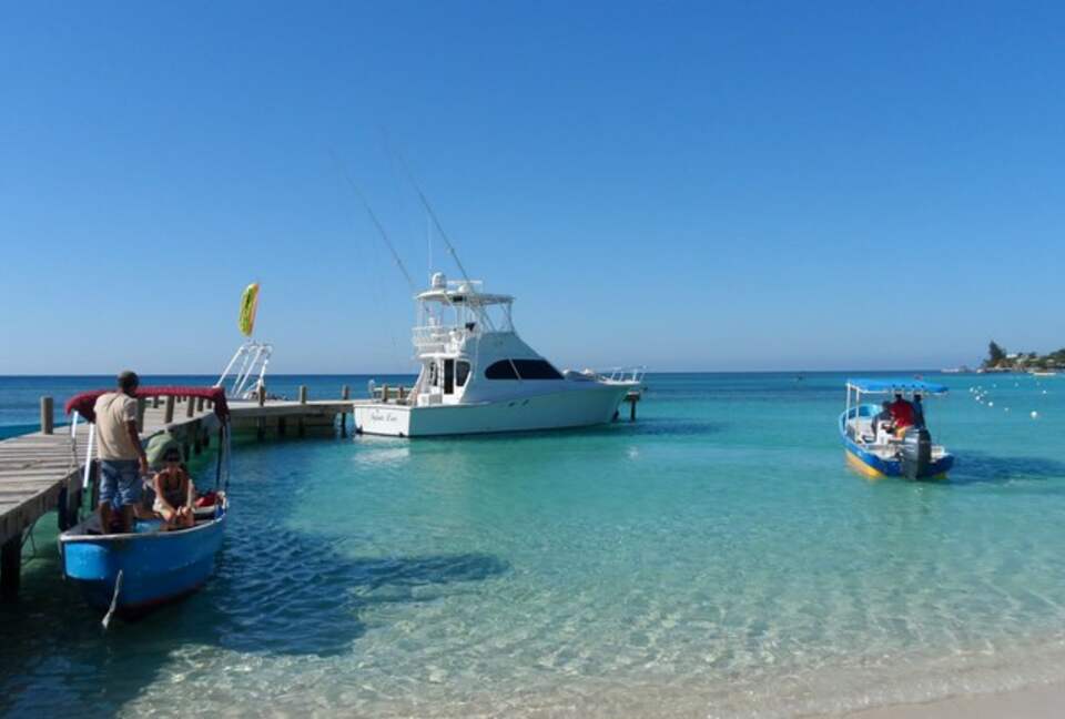 Western Caribbean, Roatan West Bay Beach 2 Bedroom Residence - West Bay Beach, Honduras
