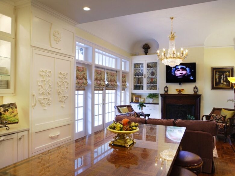 Wedding Cake Mansion - Savannah, Georgia