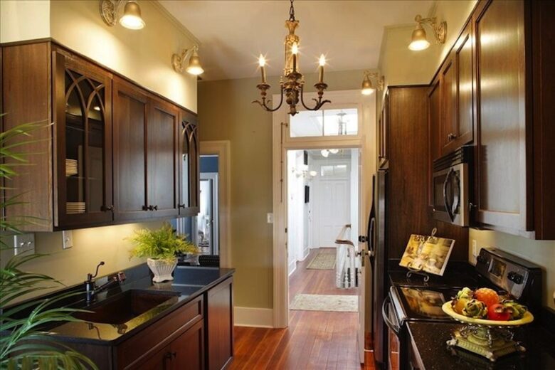 Wedding Cake Mansion - Savannah, Georgia