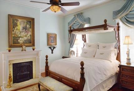 Wedding Cake Mansion - Savannah, Georgia