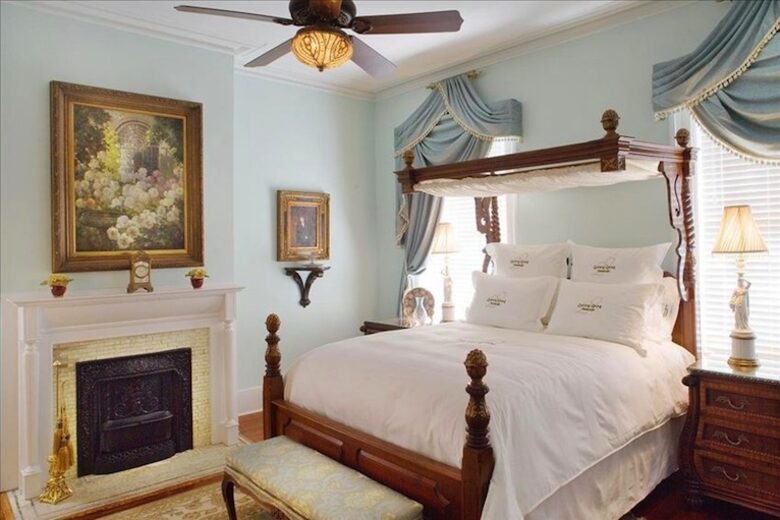 Wedding Cake Mansion - Savannah, Georgia