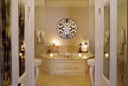 Wedding Cake Mansion - Savannah, Georgia