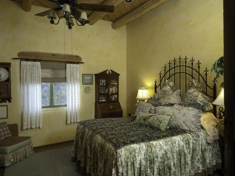 Valencia Ranch Mountain Home Near Santa Fe - Glorietta, New Mexico