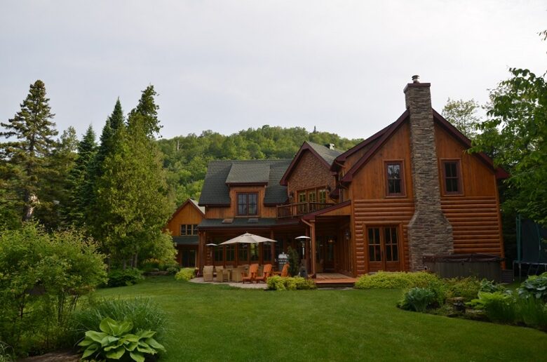 Aux trois girouettes - St-Adolphe d'Howard, Canada