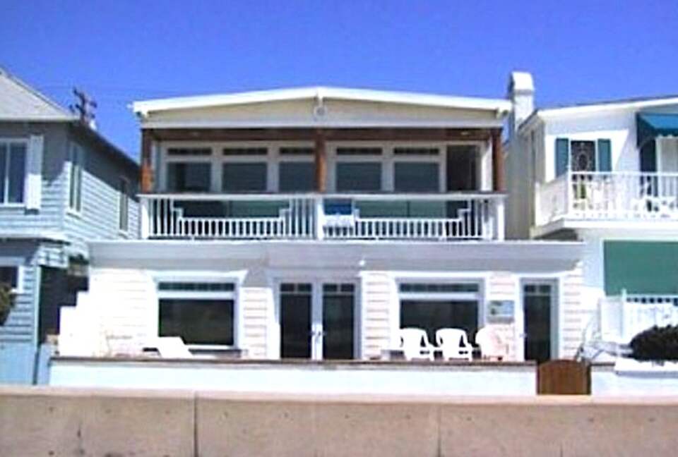 The Pool House on the Strand - Hermosa Beach, California