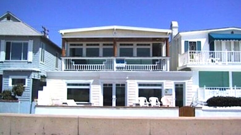 The Pool House on the Strand - Hermosa Beach, California