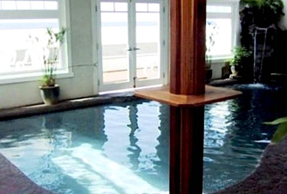 The Pool House on the Strand - Hermosa Beach, California