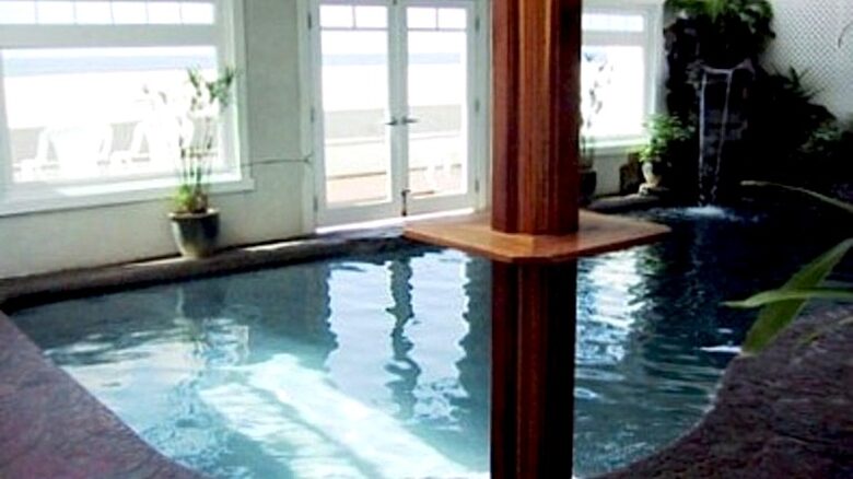 The Pool House on the Strand - Hermosa Beach, California