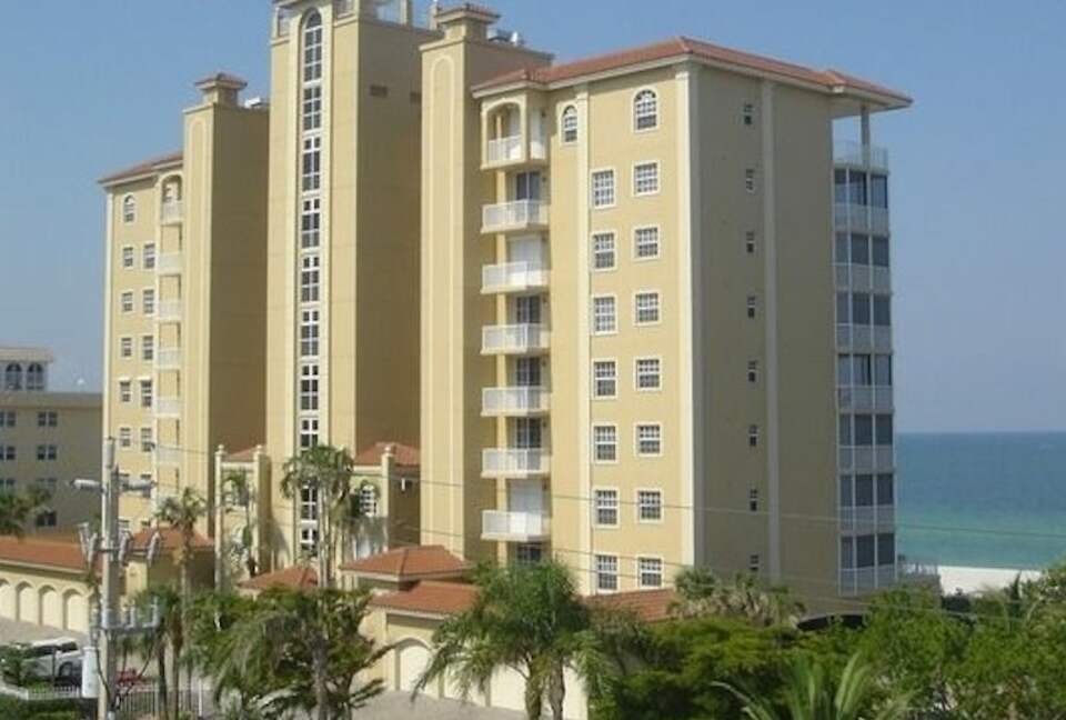 Sea Chase Naples Oceanfront Getaway - Naples, Florida