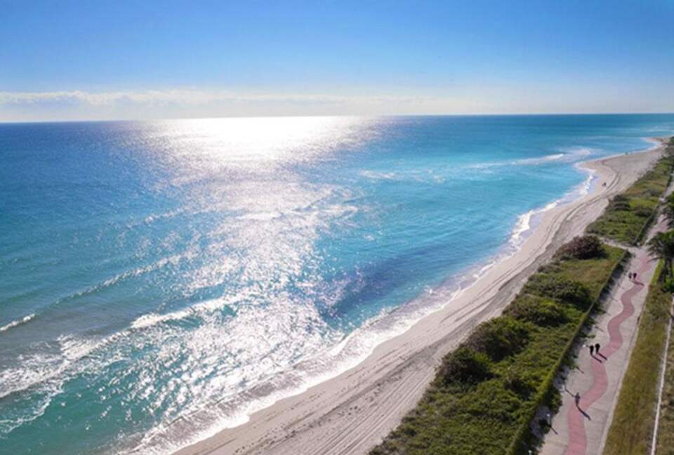 Carillon Hotel & Spa with optional Yacht Rental! - Miami Beach, Florida