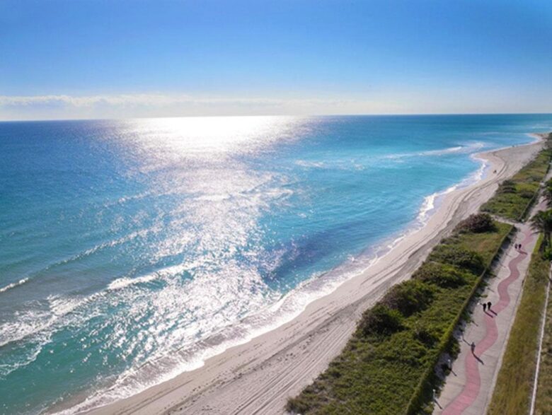 Carillon Hotel & Spa with optional Yacht Rental! - Miami Beach, Florida