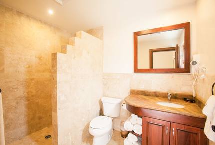 Pristine Bay Beach Villa 104 - Roatan, Honduras