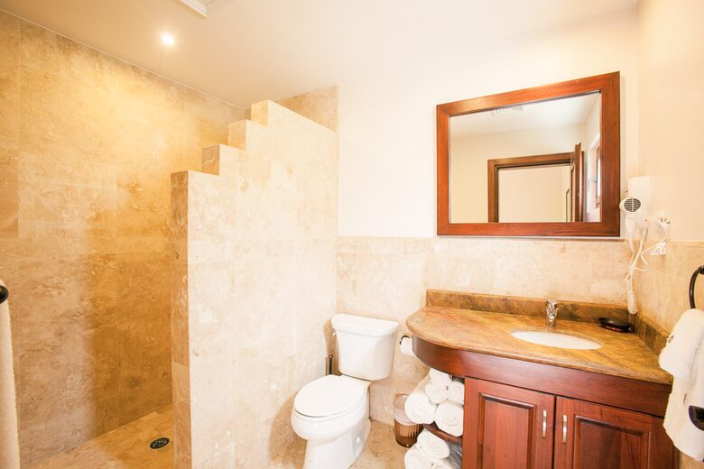 Pristine Bay Beach Villa 104 - Roatan, Honduras