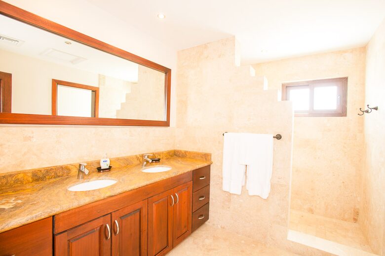 Pristine Bay Beach Villa 104 - Roatan, Honduras