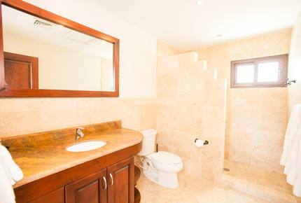 Pristine Bay Beach Villa 104 - Roatan, Honduras