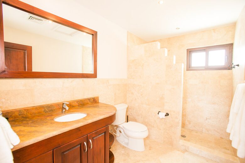 Pristine Bay Beach Villa 104 - Roatan, Honduras