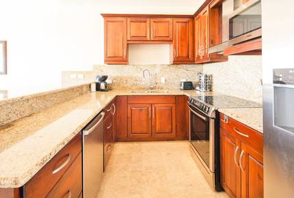 Pristine Bay Beach Villa 104 - Roatan, Honduras