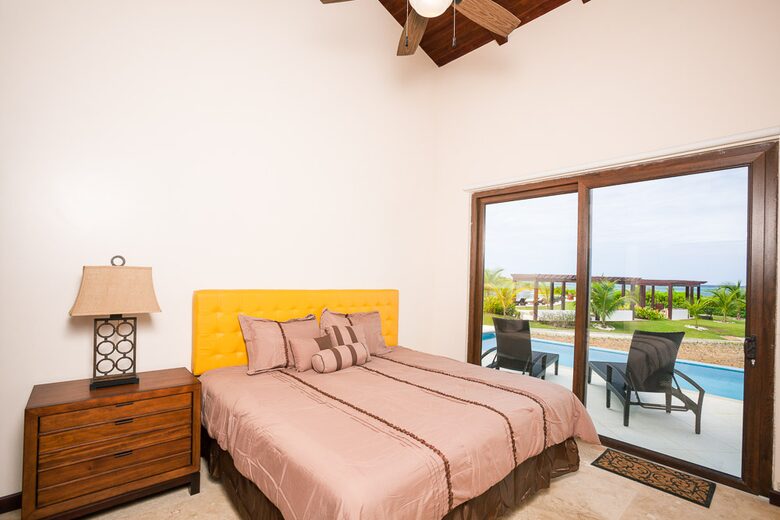 Pristine Bay Beach Villa 104 - Roatan, Honduras