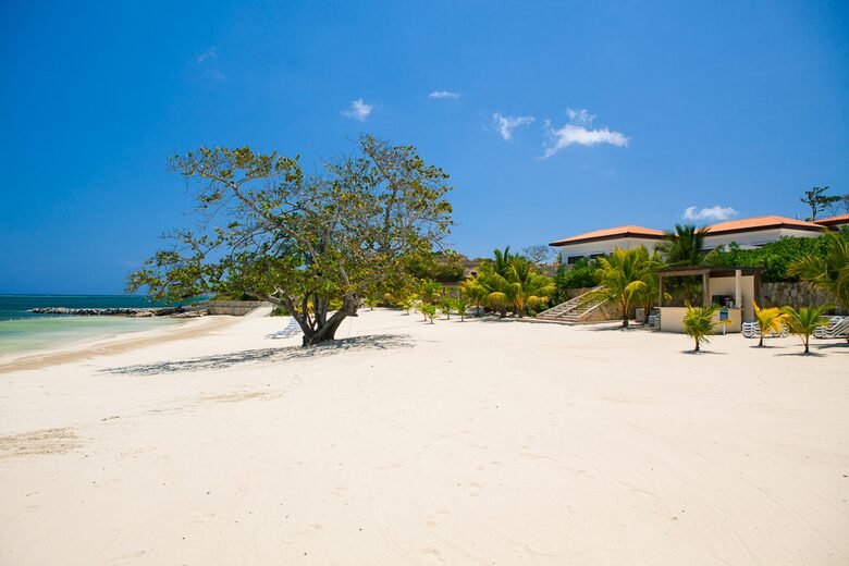Pristine Bay Beach Villa 104 - Roatan, Honduras