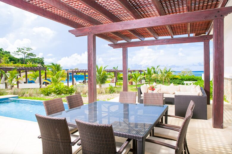 Pristine Bay Beach Villa 104 - Roatan, Honduras