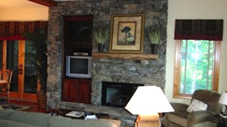 Mountain Air Country Club at Blue Ridge Mountain Retreat - Burnsville, North Carolina