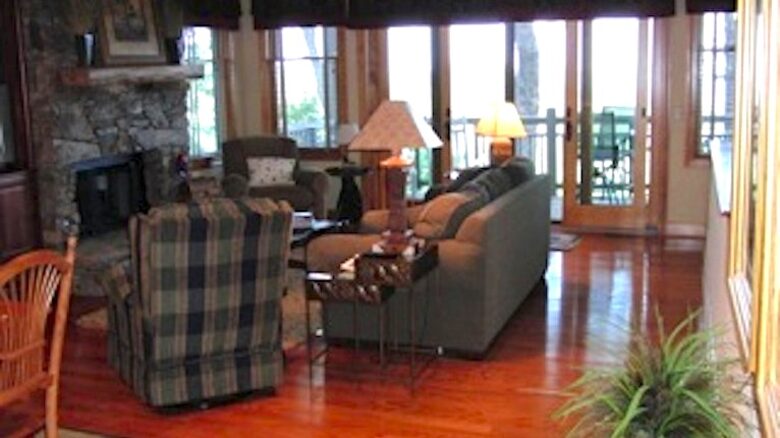 Mountain Air Country Club at Blue Ridge Mountain Retreat - Burnsville, North Carolina