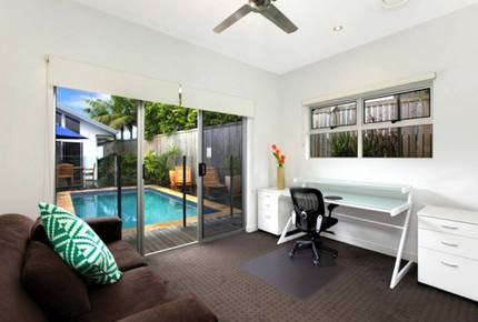 The Boat House, Blue Water, Cairns Beaches - Trinity Beach, Australia