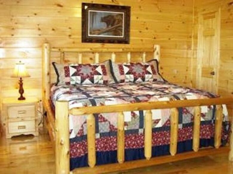 The Hummingbird - Sevierville, Tennessee