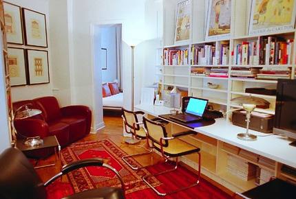 Passy Trocadero Townhome: Private Entrance - Paris, France