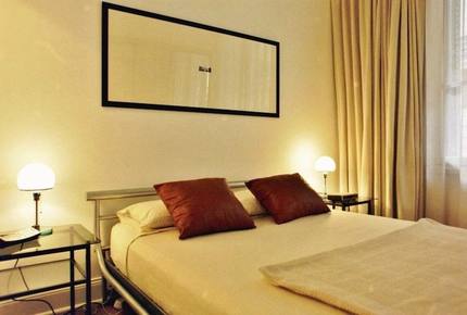 Passy Trocadero Townhome: Private Entrance - Paris, France