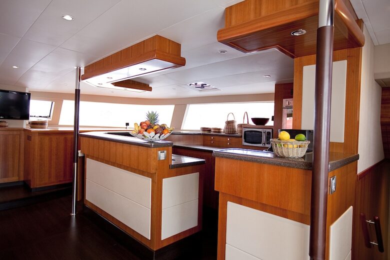TradeWinds Yacht Cabin for 2 - Guadeloupe Sailing Vacation - Guadeloupe, Guadeloupe
