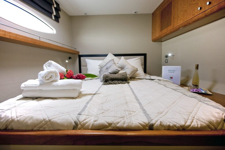 TradeWinds Yacht Cabin for 2 - Guadeloupe Sailing Vacation - Guadeloupe, Guadeloupe