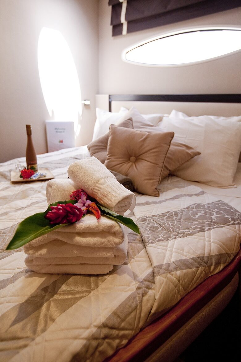 TradeWinds Yacht Cabin for 2 - Guadeloupe Sailing Vacation - Guadeloupe, Guadeloupe