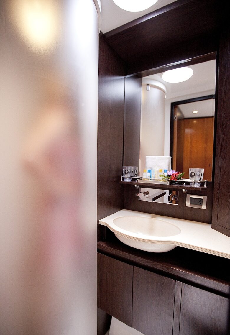 TradeWinds Yacht Cabin for 2 - Guadeloupe Sailing Vacation - Guadeloupe, Guadeloupe